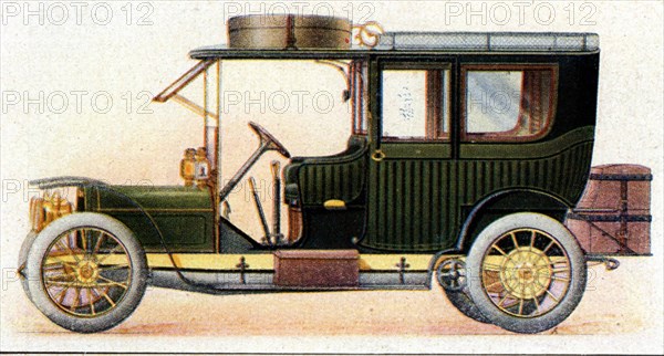Automobile: limousine with rotunda