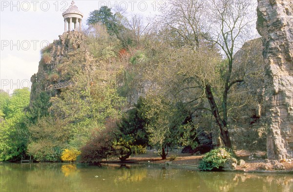 Buttes-Chaumont garden in Paris
