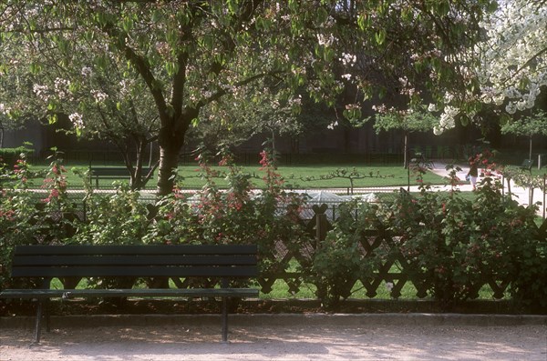 Square Catherine Labouré à Paris