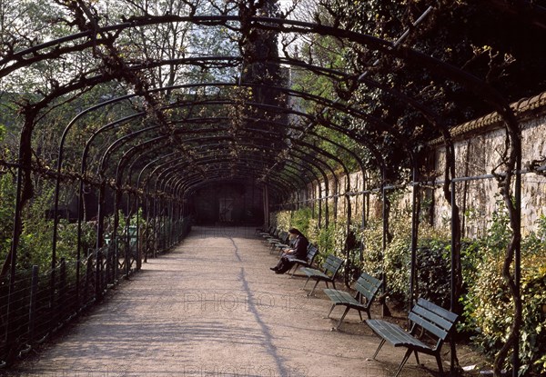 Square Catherine Labouré à Paris