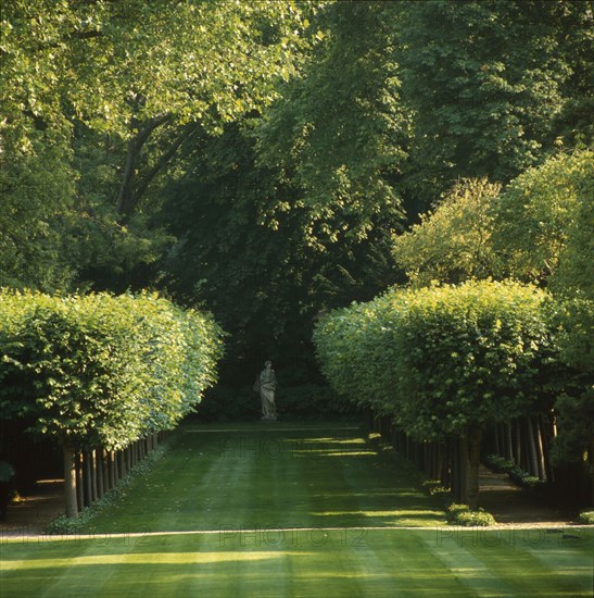 Parc de l'hôtel Matignon à Paris
