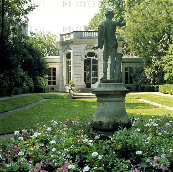 Parc de l'hôtel Matignon à Paris