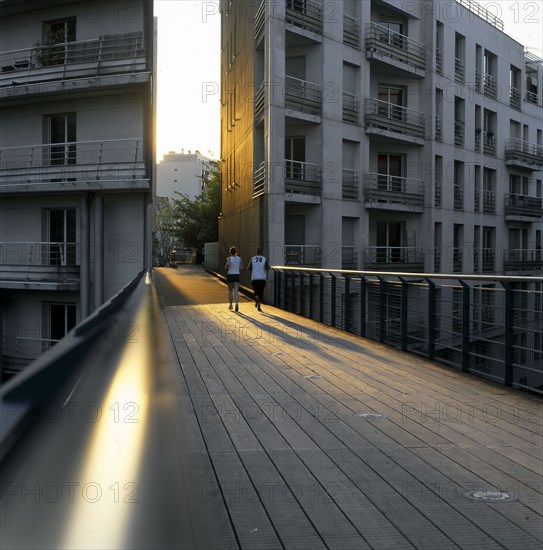 Immeuble donnant sur la promenade plantée à Paris