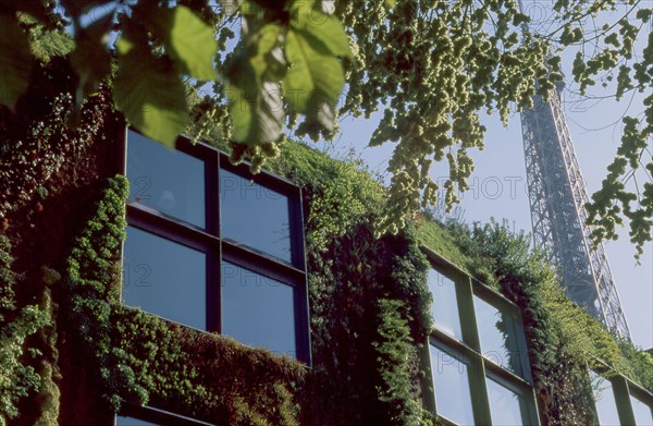 Façade végétale du musée du Quai Branly