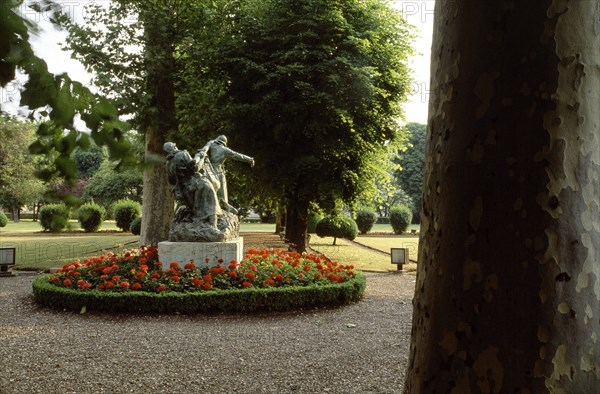 Jardins de l'hôpital du Val-de-Grâce à Paris