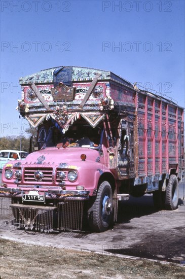 Véhicule insolite en Afghanistan