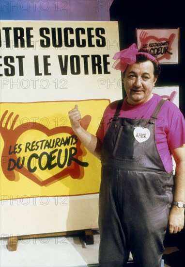 Coluche aux Restos du Coeur en 1986