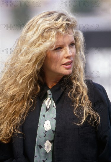 Kim Basinger, 1989