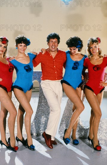 Stéphane Collaro with Coco-girls, 1984