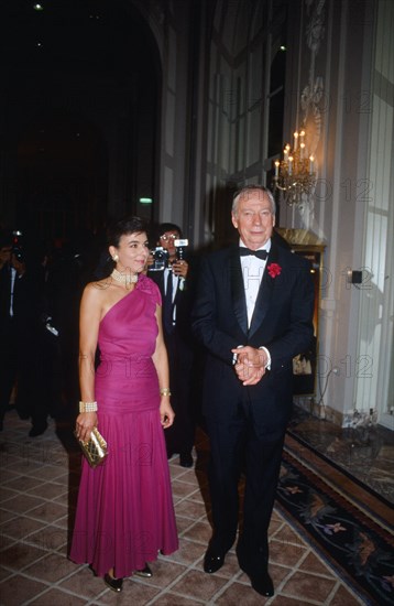 Yves Montand et sa compagne Carole Amiel, 1990