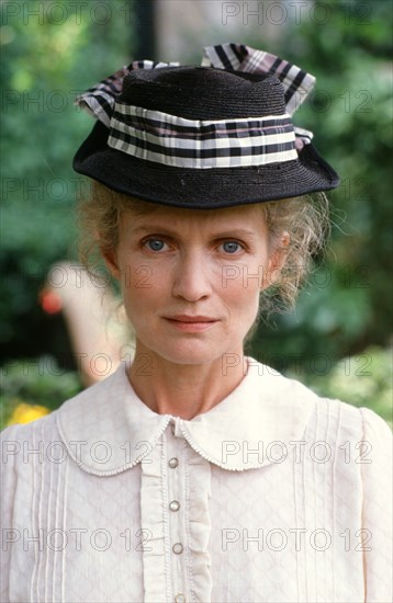 Marie-Christine Barrault sur le tournage de "Marie Curie" en 1989