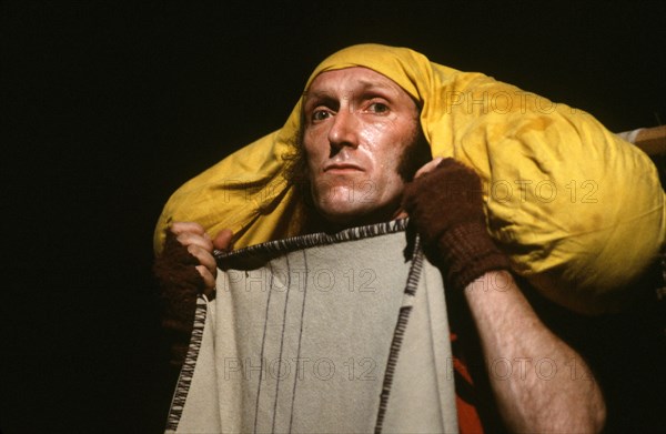 Rufus on the stage of the Théâtre Antoine in 1984