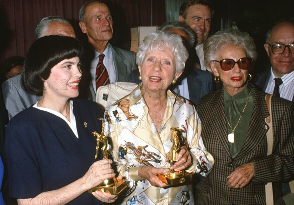 Mireille Mathieu, Denise Grey, Paulette Coquatrix