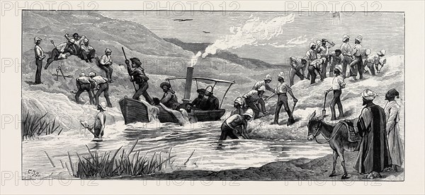 THE WAR IN EGYPT: BRITISH TROOPS CUTTING A DAM CONSTRUCTED BY ARABI AT MAHUTA ON THE SWEET WATER CANAL