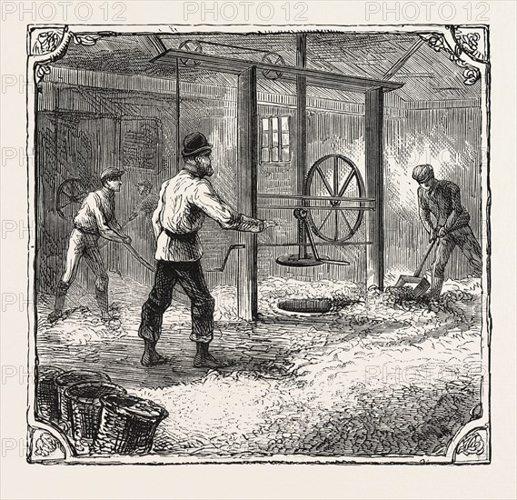 HOPS AND HOP PICKERS, IN A KENTISH HOP GARDEN, KENT, ENGLAND, FILLING THE POCKETS THE PRESS-HOUSE, ENGRAVING 1876, UK, britain, british, europe, united kingdom, great britain, european