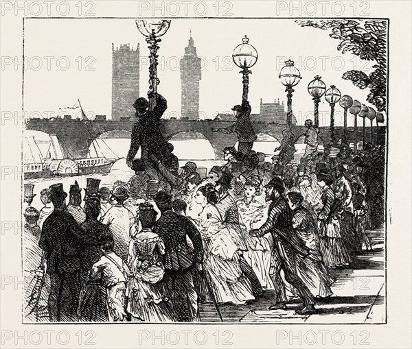 THE RUSH ON THE EMBANKMENT, LONDON, UK, 1873 engraving