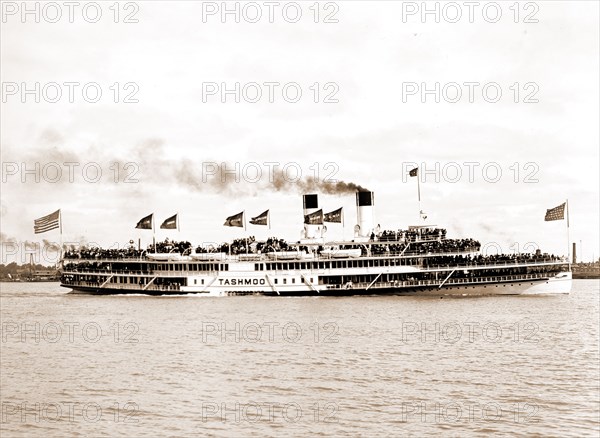 Steamer Tashmoo, Dewey Naval Parade, Detroit River, Dewey, George, 1837-1917, Anniversaries, Tashmoo (Side wheeler), Side wheelers, Naval parades & ceremonies, Rivers, United States, Michigan, Detroit River, 1900