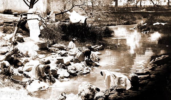 Washing at the hot springs, Jackson, William Henry, 1843-1942, Laundry, Rivers, Springs, Mexico, Aguascalientes (State), Aguascalientes, 1880