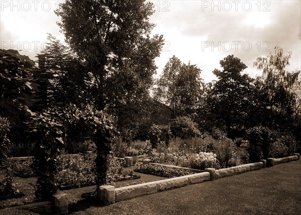 Garden and arbor, residence of Mrs. Franklin H. Walker, Detroit, Mich, Gardens, United States, Michigan, Detroit, 1900