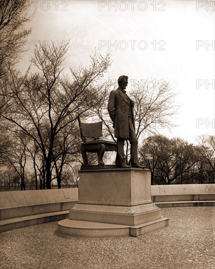 Lincoln statue, Lincoln Park, Chicago, Ill, Lincoln, Abraham,, 1809-1865, Statues, Sculpture, United States, Illinois, Chicago, 1900