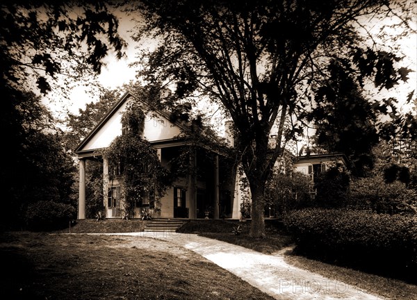 Whittier's House, Danvers, Whittier, John Greenleaf,, 1807-1892, Oak Knoll (Danvers, Mass.), Dwellings, United States, Massachusetts, Danvers, 1890