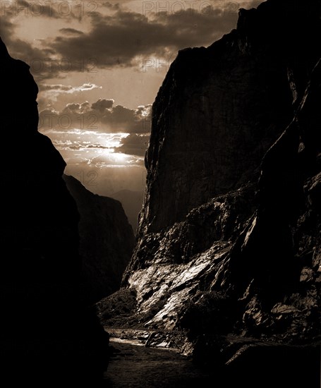 Sunset in the Royal Gorge, Col, Jackson, William Henry, 1843-1942, Sunrises & sunsets, Rivers, Canyons, United States, Colorado, Royal Gorge, United States, Colorado, Arkansas River, 1901