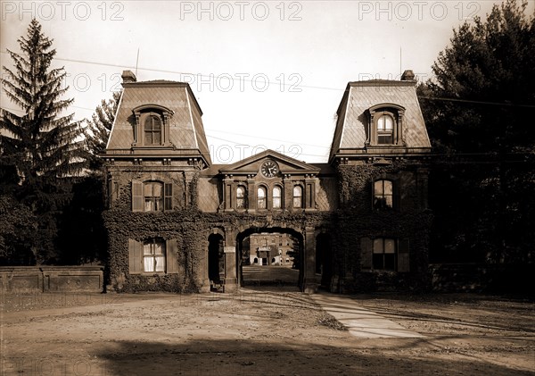 The Entrance, Vassar College, Gates, Universities & colleges, United States, New York (State), Poughkeepsie, 1904