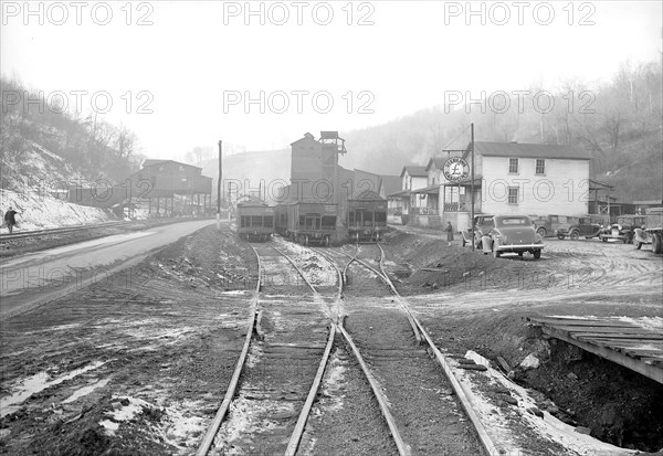 Scott's Run, West Virginia. Pursglove Nos. 3 and 4 - Another view of Pursglove Mines Nos. 3 and 4, March 1937, Lewis Hine, 1874 - 1940, was an American photographer, who used his camera as a tool for social reform. US,USA