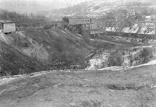 Scott's Run, West Virginia. Chaplin Hill Mine Tipple - This mine as bankrupt and closed during the summer of 1936. The company was reorganized and began to operate under new management in November 1936, 1936, Lewis Hine, 1874 - 1940, was an American photographer, who used his camera as a tool for social reform. US,USA