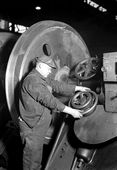 Eddystone, Pennsylvania - Railroad parts. Baldwin Locomotive Works. Machinist machining wheel to fit driving pin on above wheels (80 inches in diameter) on newest type of locomotive, March 1937, Lewis Hine, 1874 - 1940, was an American photographer, who used his camera as a tool for social reform. US,USA