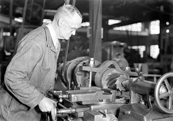 Eddystone, Pennsylvania - Railroad parts. Baldwin Locomotive Works. Toolmaker making a taper sleeve gauge from a taper reamer, March 1937, Lewis Hine, 1874 - 1940, was an American photographer, who used his camera as a tool for social reform. US,USA