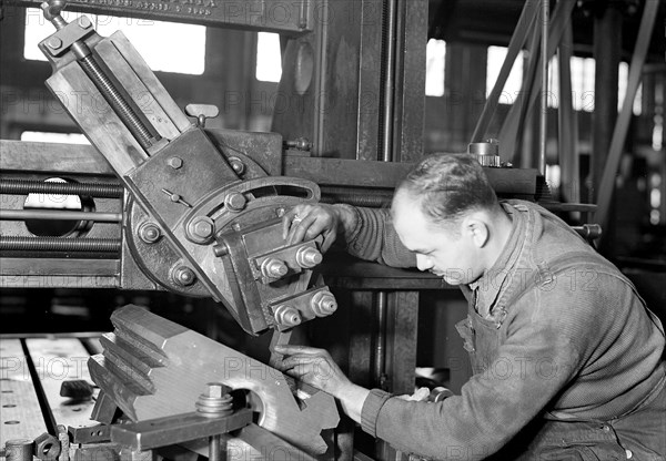 Eddystone, Pennsylvania - Railroad parts. Baldwin Locomotive Works. Tool-builder bushing for an engine lathe spindle, March 1937, Lewis Hine, 1874 - 1940, was an American photographer, who used his camera as a tool for social reform. US,USA