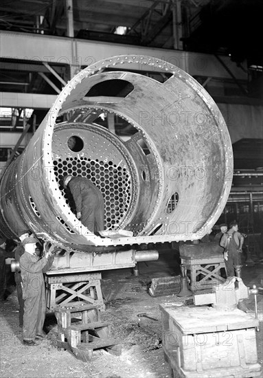 Eddystone, Pennsylvania - Railroad parts. Baldwin Locomotive Works. [Man at work.], 1936, Lewis Hine, 1874 - 1940, was an American photographer, who used his camera as a tool for social reform. US,USA