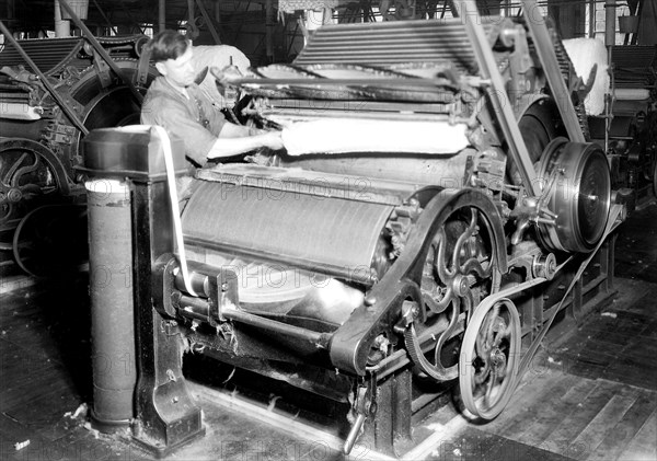 Manchester, New Hampshire - Textiles. Pacific Mills. Carding machine, April 1937, Lewis Hine, 1874 - 1940, was an American photographer, who used his camera as a tool for social reform. US,USA