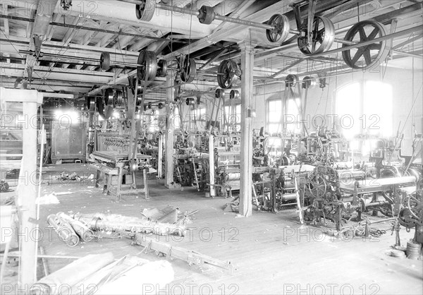 Paterson, New Jersey - Textiles. Two views of an idle petty shop. Taken in the Barnet Mills, June 1937, Lewis Hine, 1874 - 1940, was an American photographer, who used his camera as a tool for social reform. US,USA