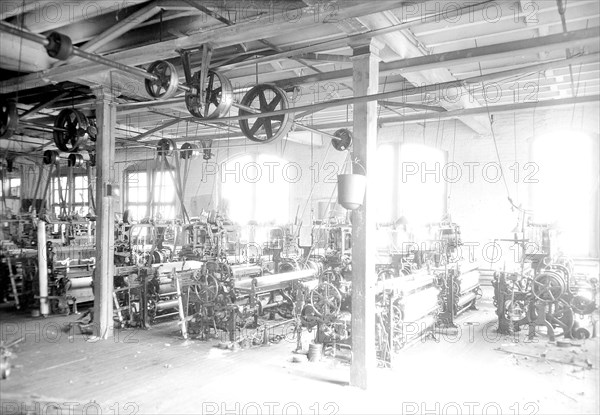 Paterson, New Jersey - Textiles. Two views of an idle petty shop. Taken in the Barnet Mills, June 1937, Lewis Hine, 1874 - 1940, was an American photographer, who used his camera as a tool for social reform. US,USA