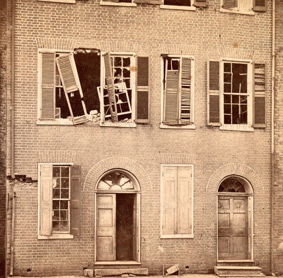 Effects of shot and shell on the north side of Petersburgh, (i.e. Petersburg), Va. Bollingbrook St. View of Dunlop house, USA, US, Vintage photography