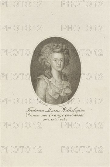 Portrait of Louise, Princess of Orange-Nassau, Hendrik Roosing, Johannes Francois Jacobs de Age, 1785-1801
