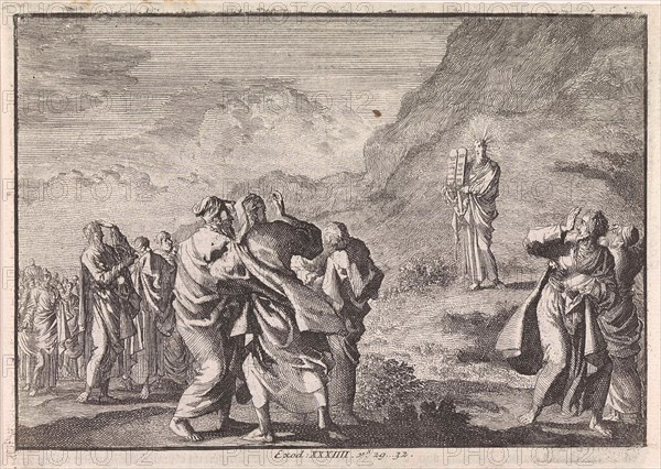 Moses received the law tables and displays them to the people, Jan Luyken, Pieter Mortier, 1703 - 1762