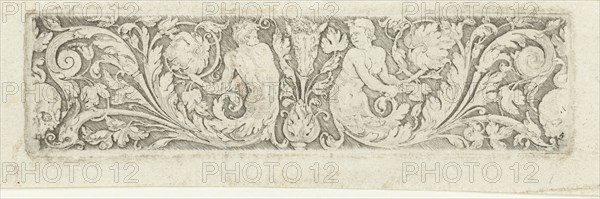 Ornament with two tritons and two skulls, print maker: Meester van de Paardenhoofden, 1500 - 1599