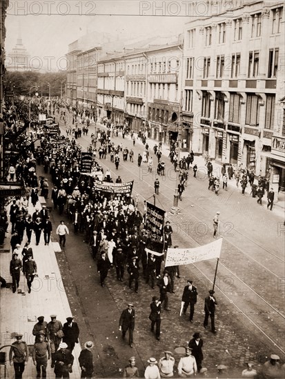 Demonstration on the Nevski Prospect, Petrograd, Saint Petersburg Russia

. At the bottom of the photo, one sees three officers, wearing the white uniform of the Imperial Navy, the scene would have taken place before the October Revolution, during the Russian Provisional Government, February-October 1917, History of the Russian Revolution