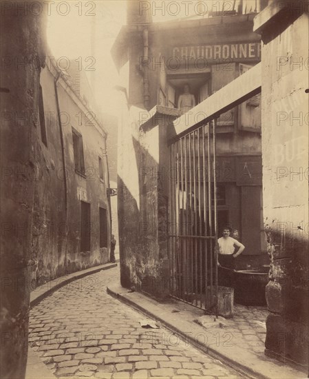 Entrée du passage de la Réunion, 1 et 3 Rue du Maure, 3Â° arro