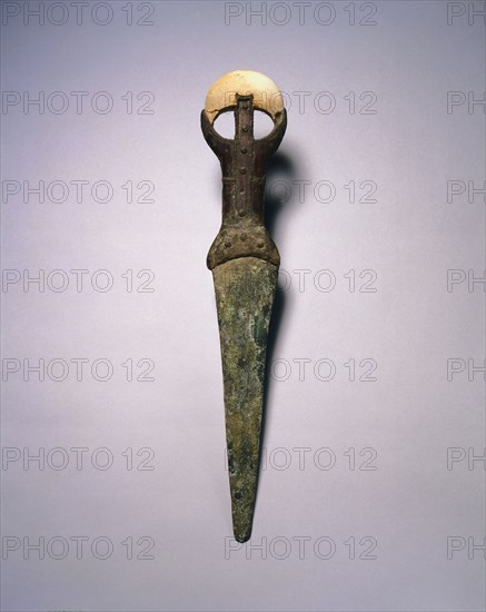 Dagger, 1980-1648 BC. Egypt, Middle Kingdom, Dynasty 12-13, or later. Bronze blade with handle of wood, and copper alloy; overall: 5.9 cm (2 5/16 in.).