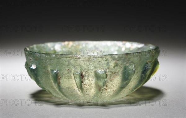 Shallow Ribbed Bowl, 25 BC-100. Eastern Mediterranean, Roman, late 1st Century BC - late 1st Century. Glass; diameter: 12 cm (4 3/4 in.); overall: 4.5 x 12.2 cm (1 3/4 x 4 13/16 in.).