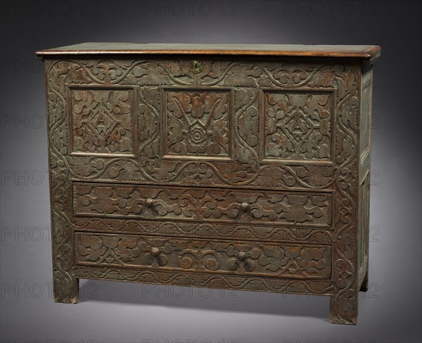 Chest, 1690-1720. America, Massachusetts, Connecticut River Valley (Hampshire county), late 17th - early 18th century. Oak; overall: 96.9 x 122.9 x 47.3 cm (38 1/8 x 48 3/8 x 18 5/8 in.).