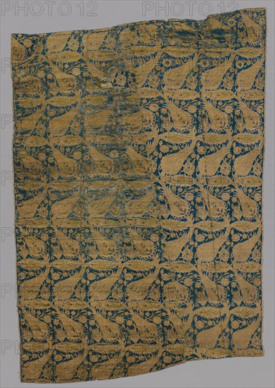 Lampas with compressed undulating vines, early 1600s. Turkey, Bursa. Lampas: silk and gilt-metal thread; average: 109.2 x 75.2 cm (43 x 29 5/8 in.)