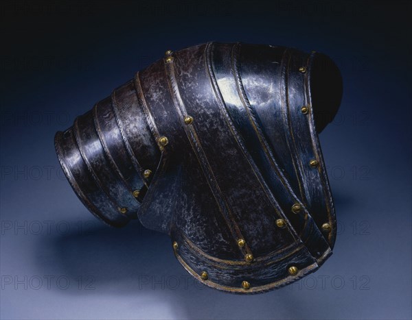 Pauldron for Right shoulder, c. 1560-1570. Italy, 16th century. Steel, blued and gilded; overall: 26.4 x 28 cm (10 3/8 x 11 in.).