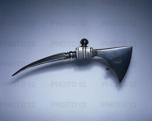 Battle Axe, late 1500s. Italy, late 16th Century. Steel, inset with copper rosette; blade: 8.3 cm (3 1/4 in.); head: 27.3 cm (10 3/4 in.)
