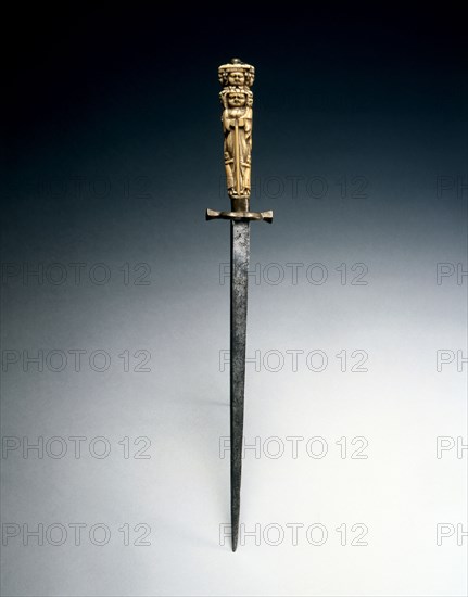 Stiletto with Grip Fashioned as Figures of Charity, Justice, and Hope, c. 1650. Italy, 17th century. Steel, brass, ivory ; overall: 34 cm (13 3/8 in.); blade: 23.3 cm (9 3/16 in.); quillions: 4.6 cm (1 13/16 in.).
