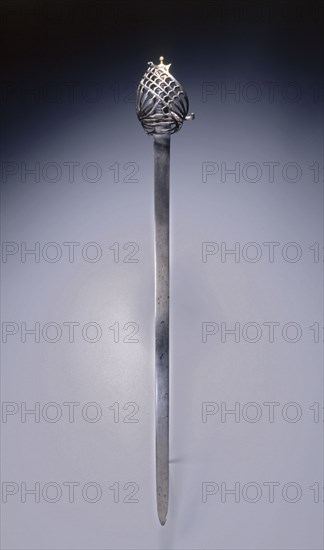 Schiavona Broadsword, early 1700s. Italy, Venice, early 18th Century. Steel, leather, wood, brass; overall: 109.9 cm (43 1/4 in.); blade: 94 cm (37 in.); grip: 9.2 cm (3 5/8 in.); guard: 13.3 cm (5 1/4 in.).